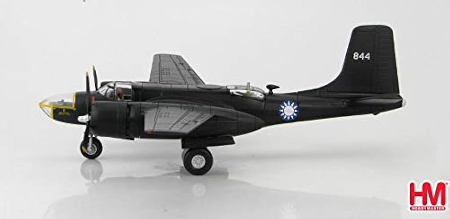 Amazon | HOBBY MASTER 1/72 完成品 台湾 B-26 Invader #844 34